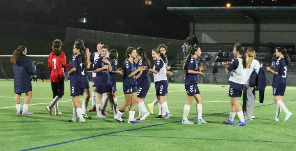 Jugadoras caminando juntas tras un entrenamiento